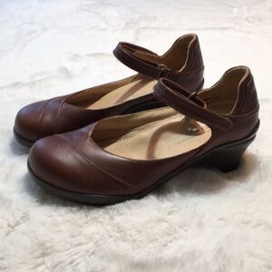 Aravon shoes size 7